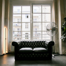 Lade das Bild in den Galerie-Viewer, LYCKLY Leia - Minimal Design - Dimmbare LED Ecklampe